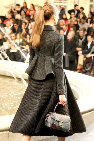Look 27